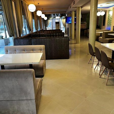 Apartments Devora 1 & Bar & Restaurant Varna Extérieur photo