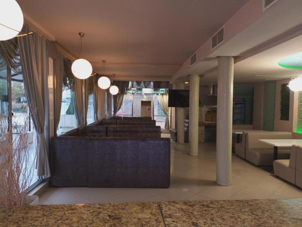 Apartments Devora 1 & Bar & Restaurant Varna Extérieur photo